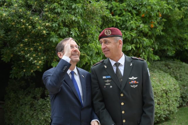 הנשיא והרמטכ"ל בבית הנשיא היום
