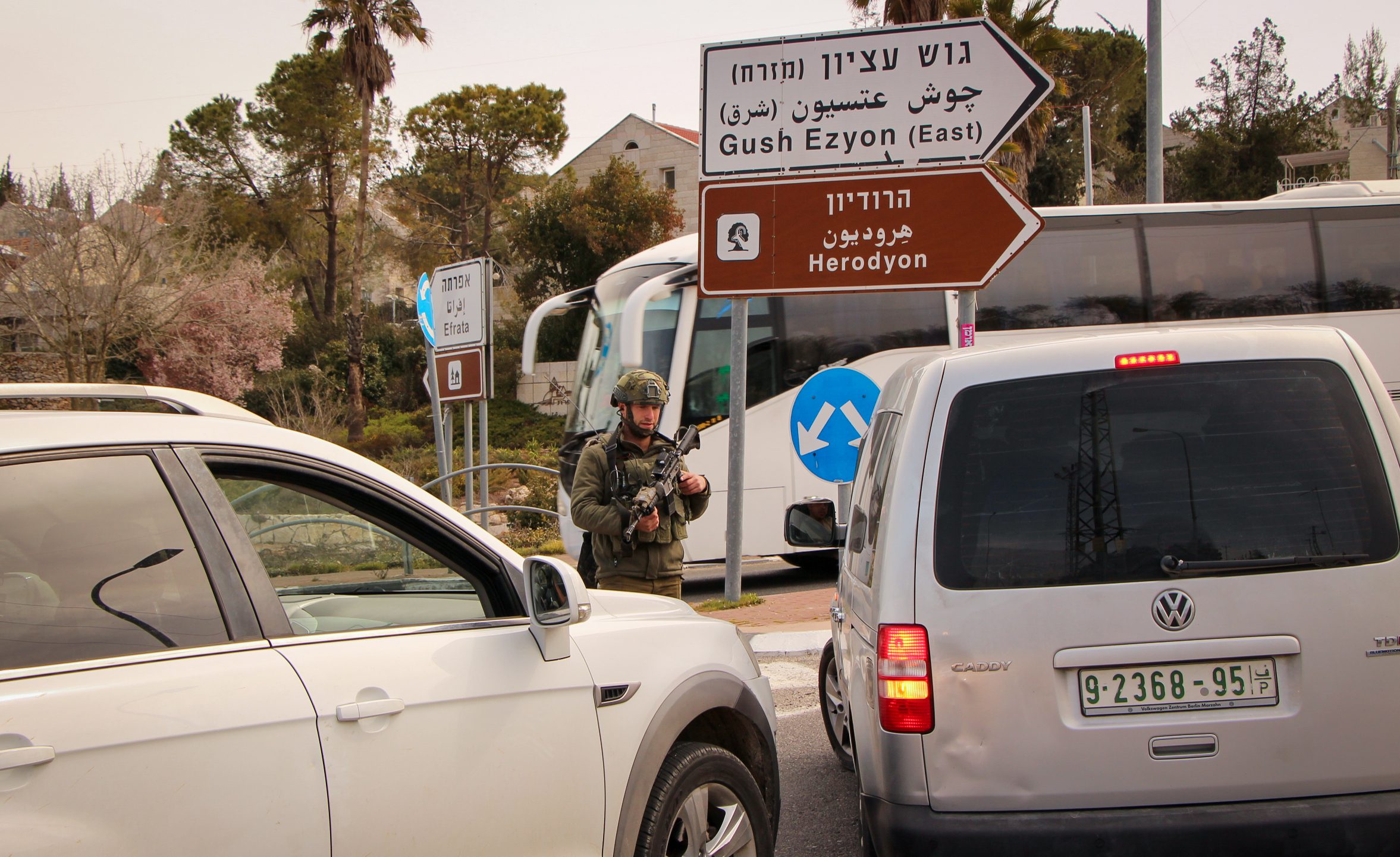 לינץ' בגוש עציון: תושב הותקף בידי עשרות מחבלים