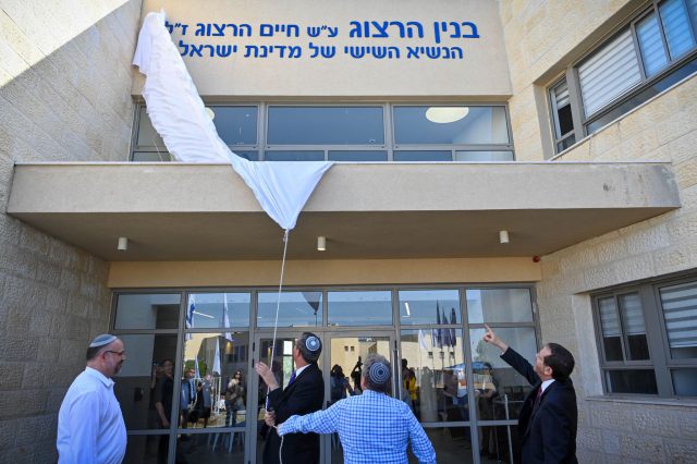 הרצוג ביקר באלקנה: "העבר והעתיד נוכחים כאן"
