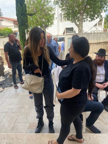 נטלי דדון הגיעה לנחם את משפחתו של הנרצח בפיגוע באלעד