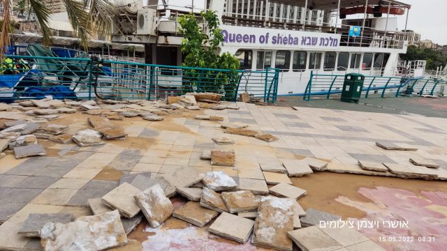 נזקי מזג האוויר: הרס וחורבן בטיילת בטבריה. צפו בתיעוד