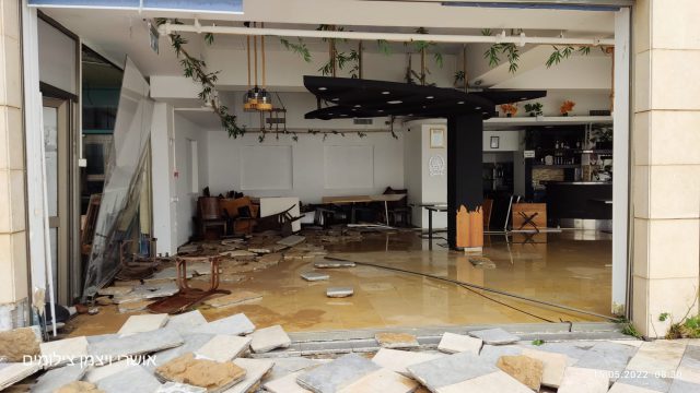 נזקי מזג האוויר: הרס וחורבן בטיילת בטבריה. צפו בתיעוד