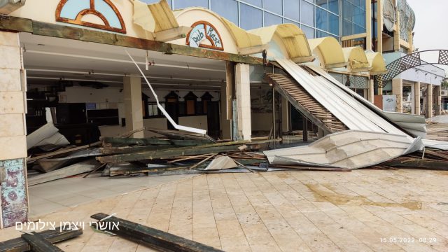 נזקי מזג האוויר: הרס וחורבן בטיילת בטבריה. צפו בתיעוד