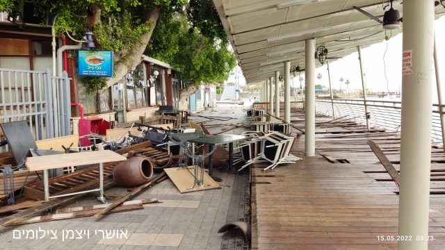 נזקי מזג האוויר: הרס וחורבן בטיילת בטבריה. צפו בתיעוד