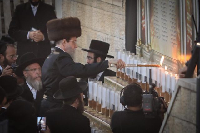 הדלגת 45 נרות לזכר הנספים בשנה שעברה