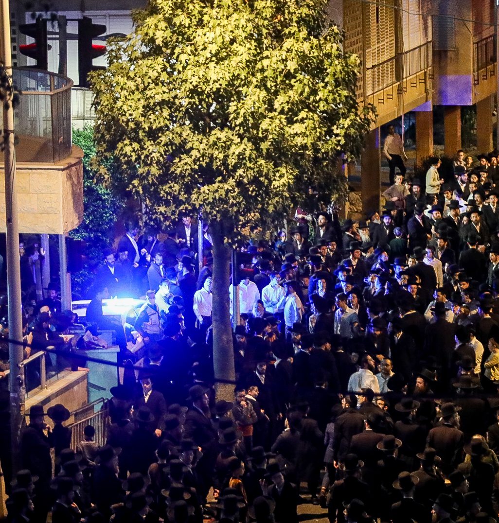 במהלך השבת: מכות בין שני הפלגים של חסידות גור