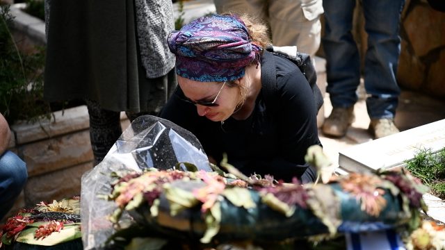 "תתפלל עלינו מלמעלה": אלמנתו של נעם רז נפרדת