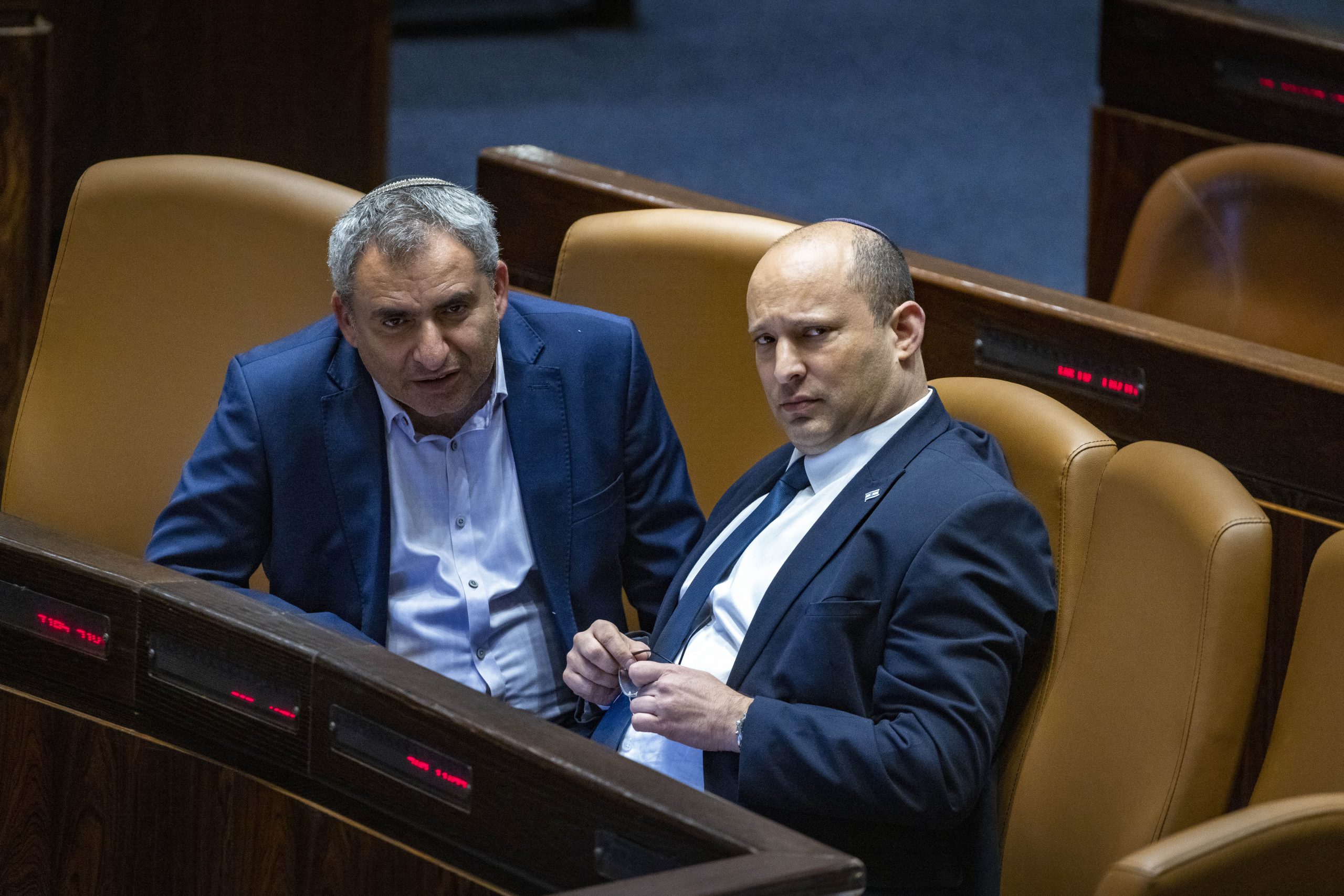 צפו: בנט הצביע נגד חוק אי החזרת גופות מחבלים