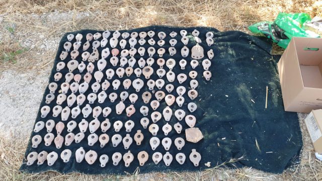 עם תכולה שהצריכה הבאת משאית: גנב עתיקות נעצר