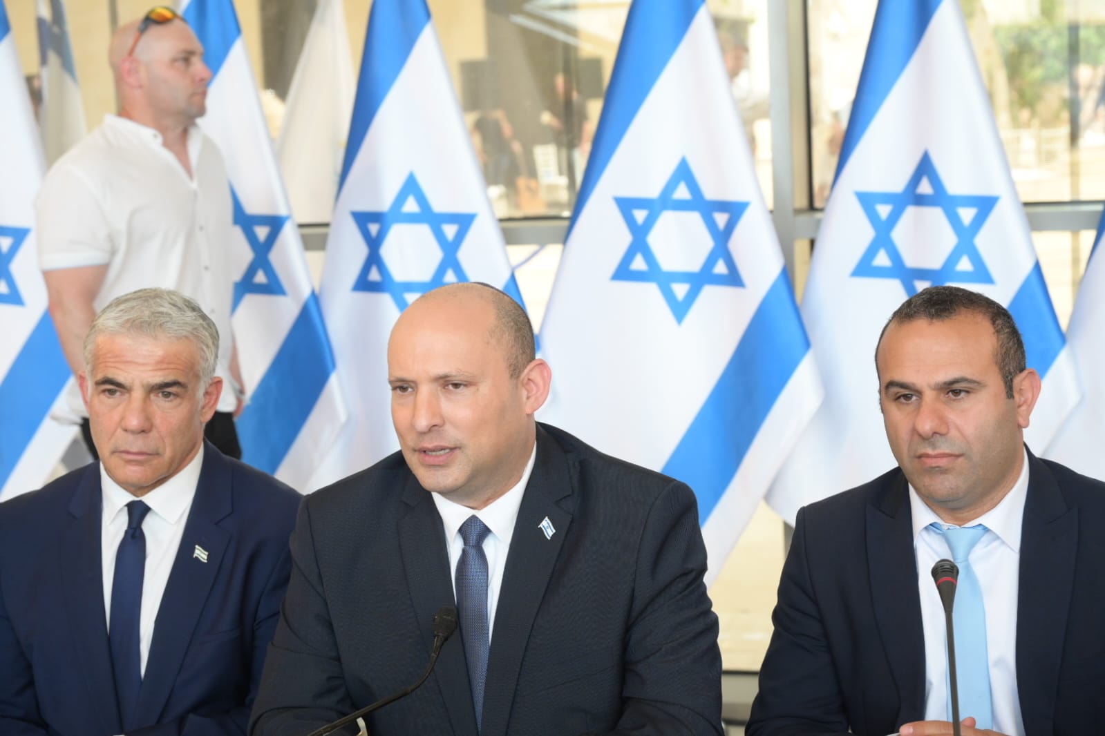 בנט: "הנפת דגל ישראל היא דבר מובן מאליו"