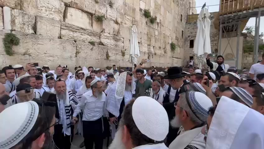 ריקודים ברחבת הכותל ביום ירושלים