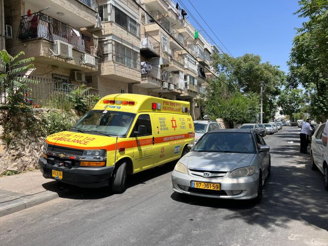 מחוץ לביתו של זוהר ז"ל