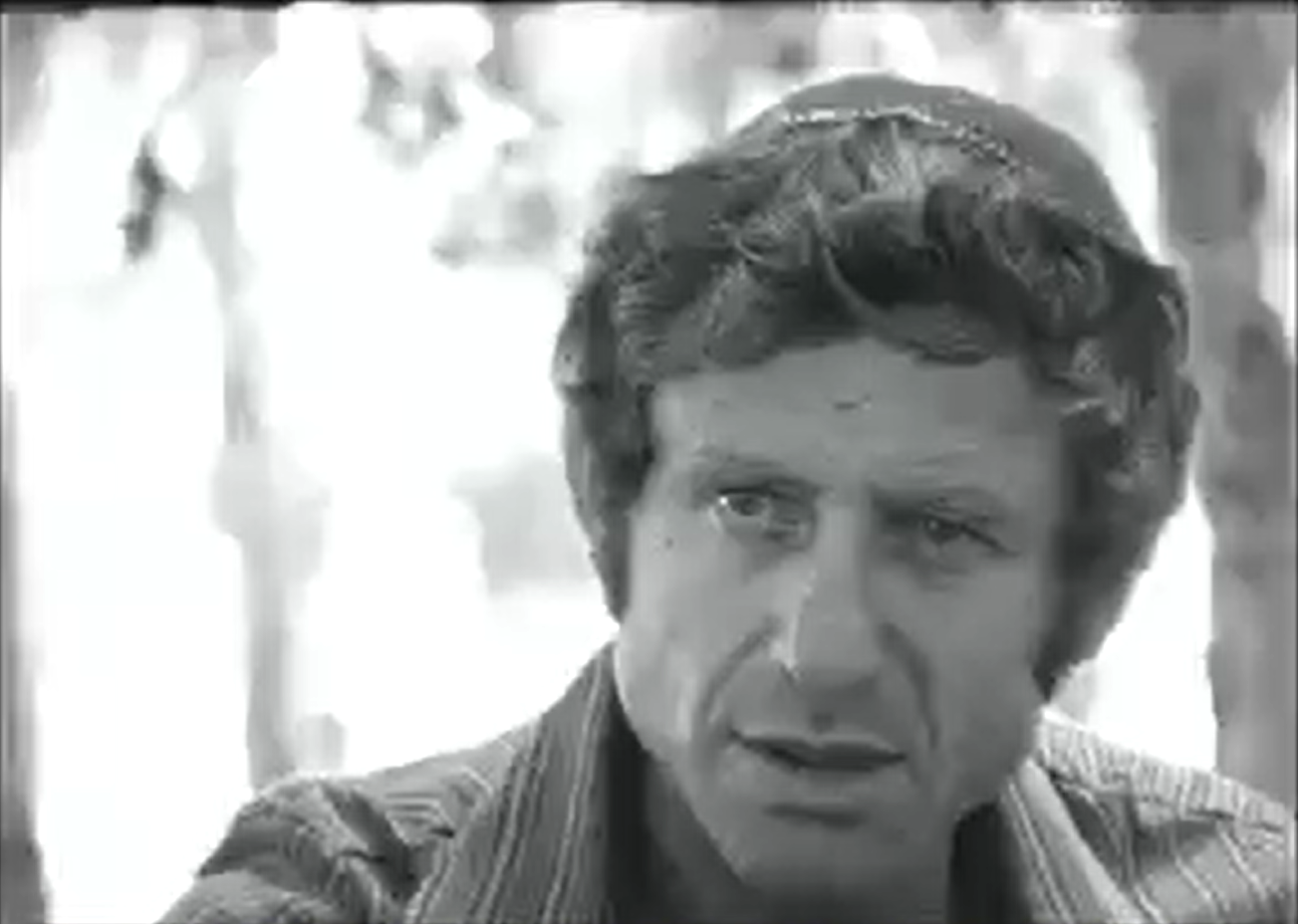 אורי זוהר בארכיון – לא יודע אם אלבש כיפה שחורה |צפו