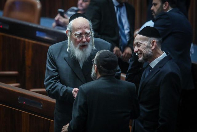 אייכלר טסלר ומקלב (חיים גולדברג)