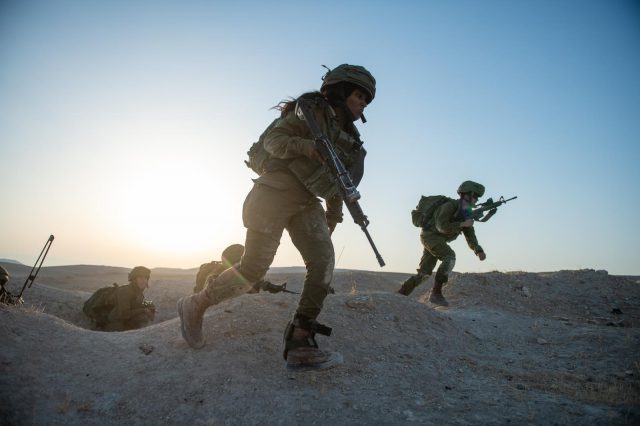 צעירות הגישו בג"צ: רוצות לשרת בחי"ר מתמרן