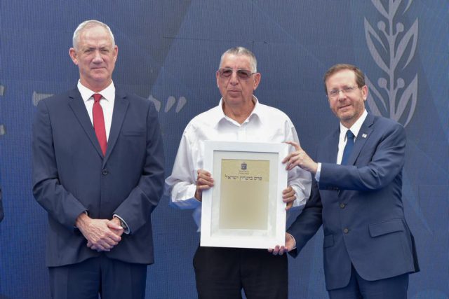פרס ביטחון ישראל: הלוויין אופק, המוסד ו-8200