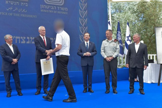 פרס ביטחון ישראל: הלוויין אופק, המוסד ו-8200