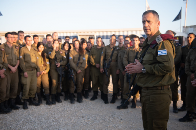 הרמטכ"ל בשיחה עם חיילים באוגדת עזה (דובר צה"ל)