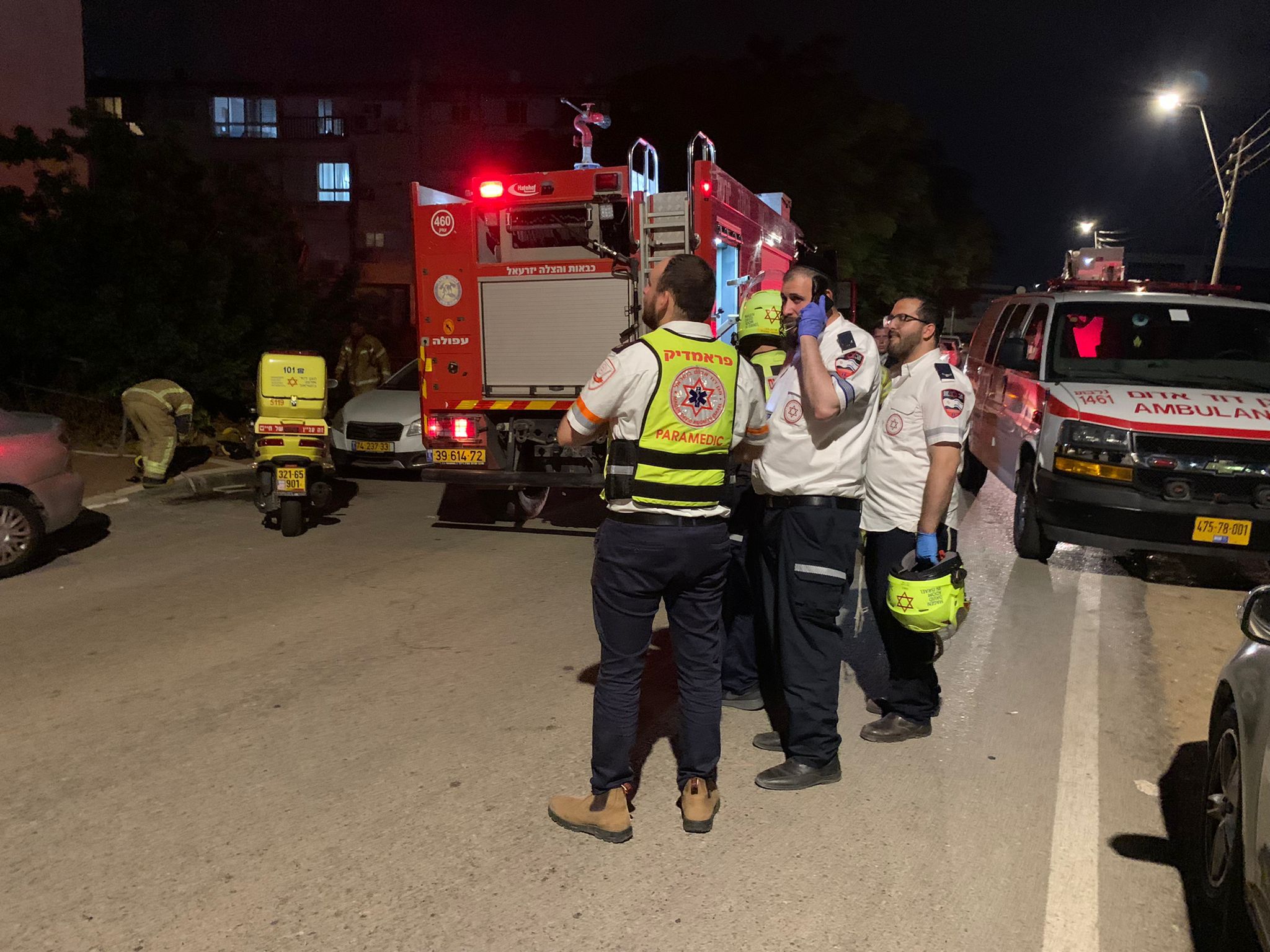 מקומה שלישית: גבר קפץ מחלון דירה שעלתה באש