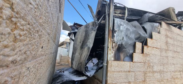 שריפה בבית כנסת: לוחמי האש חילצו את ספר התורה