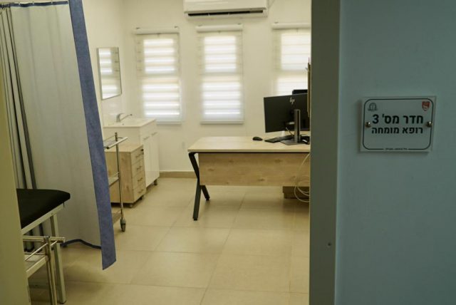 חדר רופא במרפ"א ערבה (דובר צה"ל)