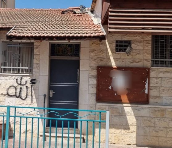 תושבת רמלה ריססה כתובות בערבית על בית כנסת