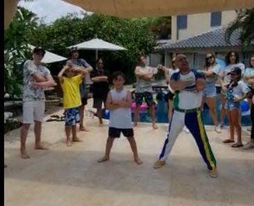 הילד שחווה תקיפה אלימה, הוזמן לקליפ של קוגומולו