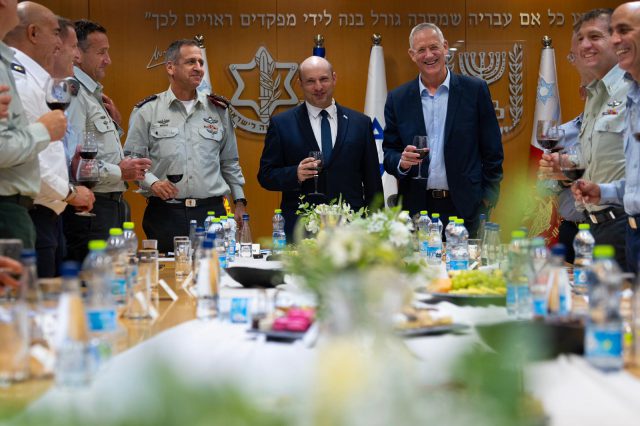 צה"ל נפרד מנפתלי בנט: "הבנת לעומק את הצרכים"