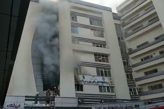 טהרן: בית חולים עולה באש; עשרות חולים כלואים | צפו