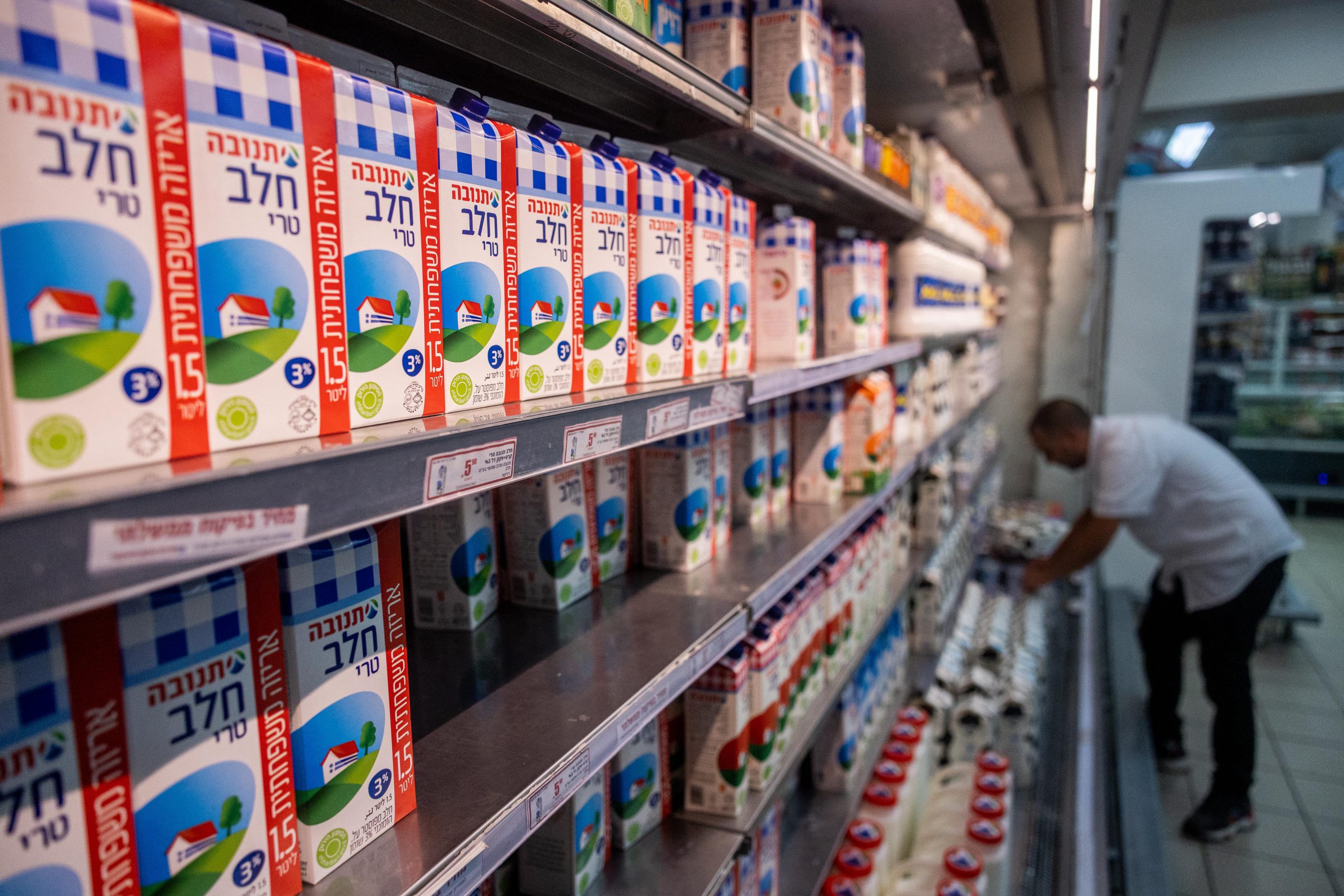 בצל המחסור: החלב המיובא כבר בדרך לרשתות