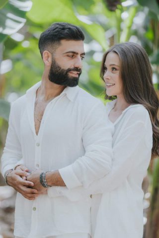 נמסנו: אליעד נחום וארוסתו בצילומי זוגיות פוטוגניים במיוחד