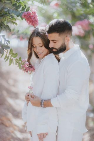 נמסנו: אליעד נחום וארוסתו בצילומי זוגיות פוטוגניים במיוחד