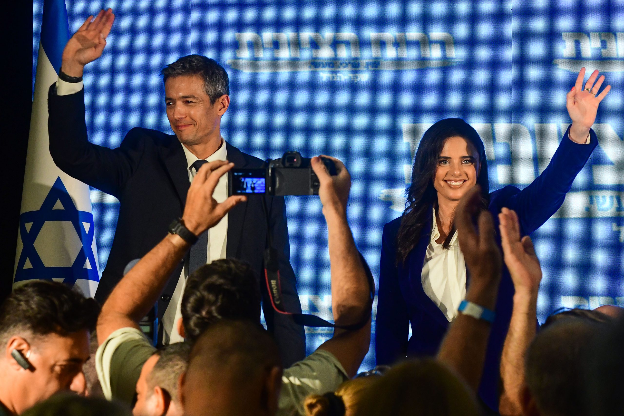 שקד והנדל
