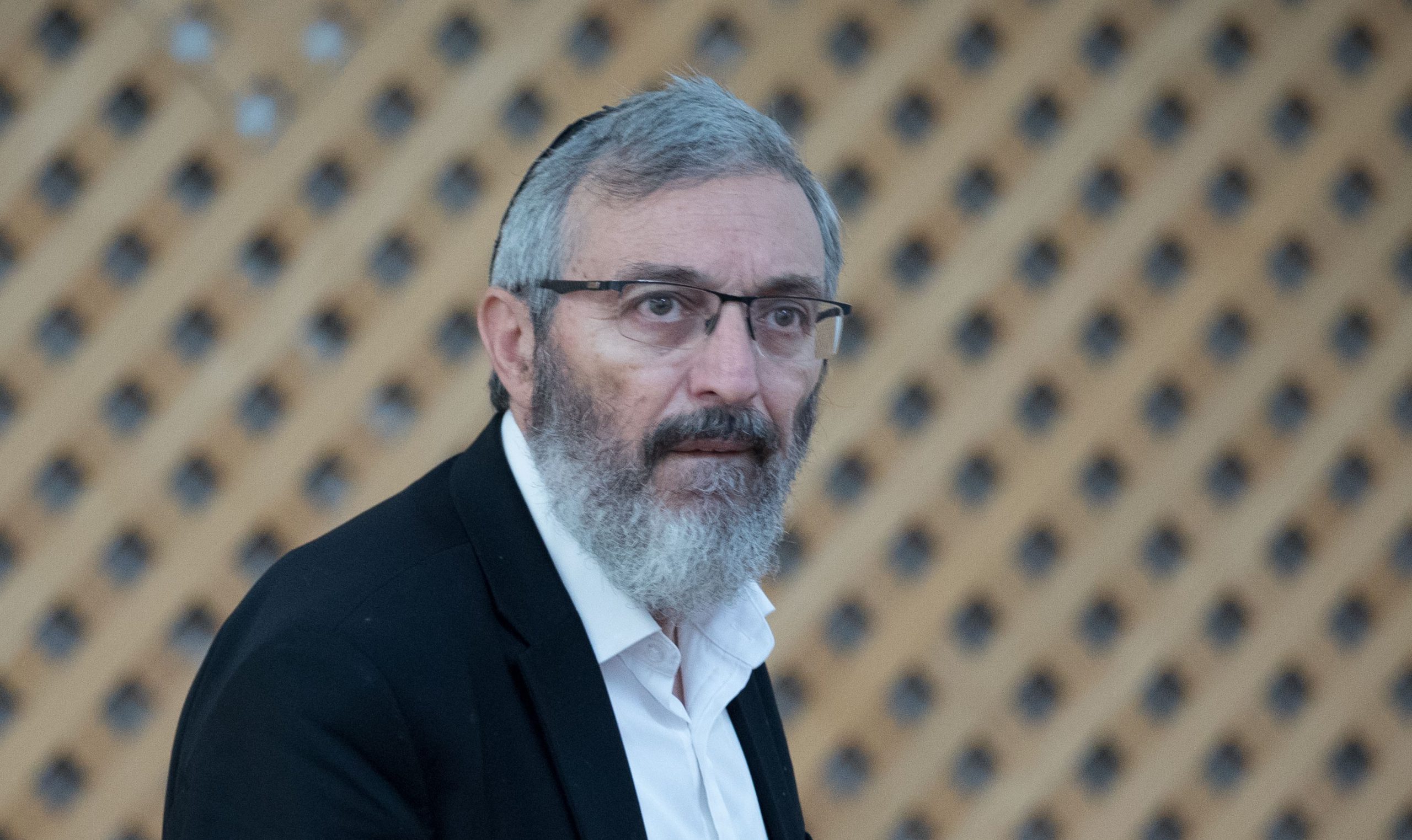 עימות בין אנשי התקשורת החרדים: "הרב אלישיב מחק אותך"
