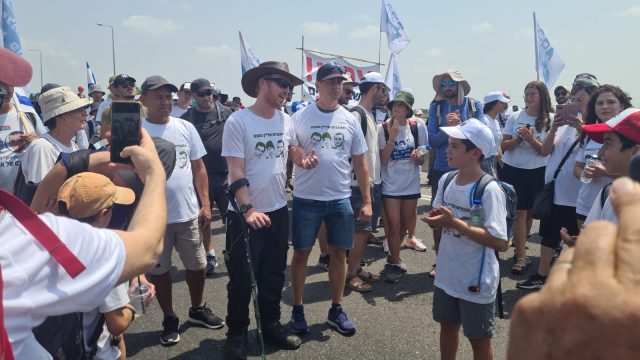 מזעזע: אלימות משטרתית בצעדת המשפחות לעזה