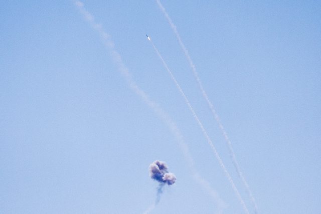 כיפת ברזל מיירטת רקטות של הג'יהאד האיסלאמי (Photo by Yonatan Sindel/Flash90)