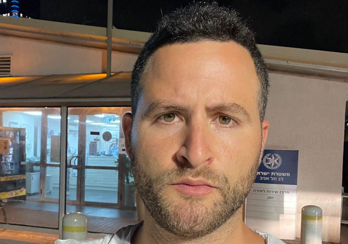הסיפור מאחורי התקרית של הוכמן עם קולדפליי | צפו