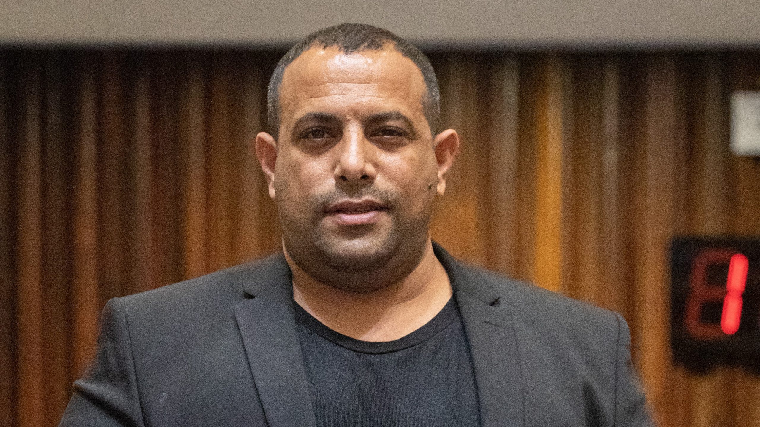 האיום של אביר קארה: "אזכיר להם את מי הם משרתים"