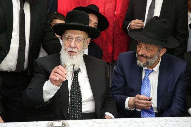 צפו: מסע הלוויה של הרב שלום כהן זצ"ל