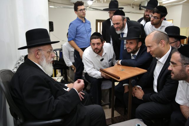 נפתלי בנט עם מנהיג ש"ס המנוח