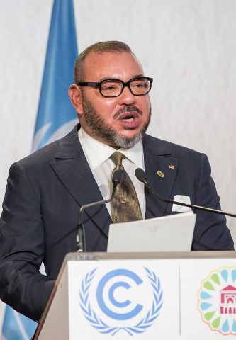 מוחמד השישי בבגדים רשמיים (UN Climate Change)
