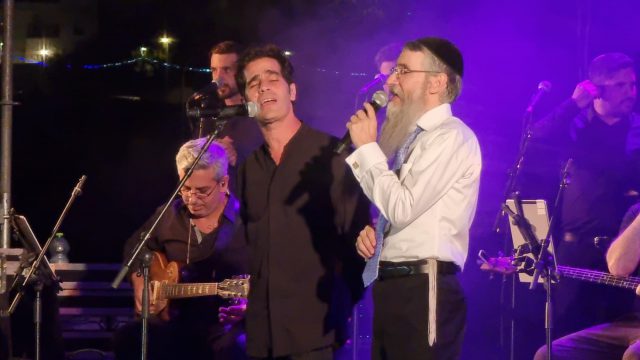 מבקש סליחה מהמתנחלים. אביב גפן (סרוגים)