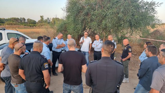 חשד לרצח ברחובות: אישה אותרה ללא רוח חיים בשדה