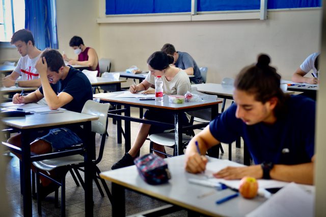 בדרך לשביתה בתיכונים: פיצוץ במו"מ עם האוצר