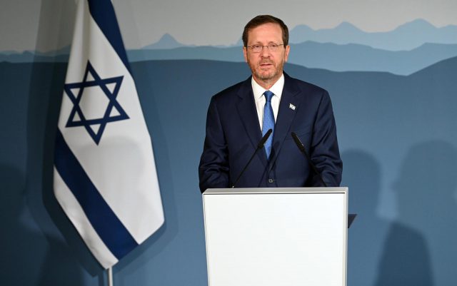 הרצוג עם נשיא שווייץ. קרדיט