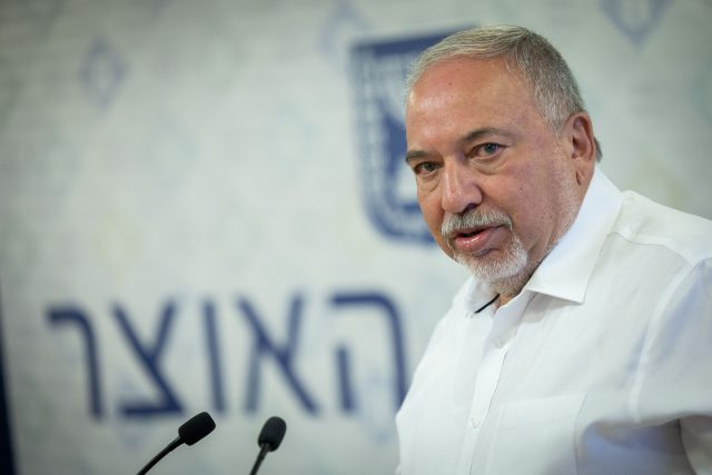 שר האוצר ליברמן