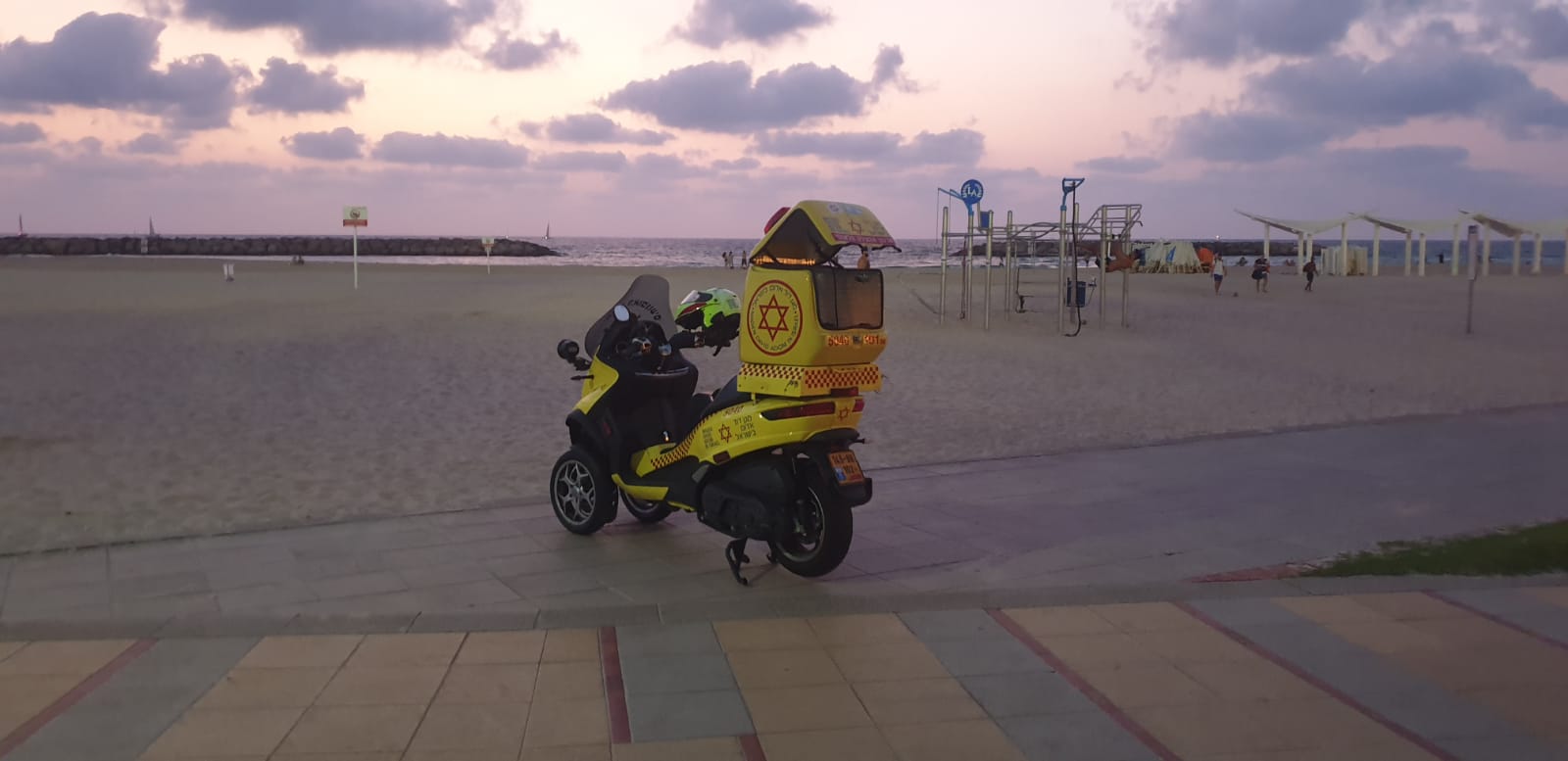 גבר בן 78 טבע בחוף אכדיה בהרצליה