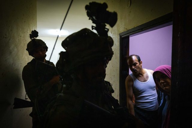 לוחמי גולני במבצע לילי לתפיסת נשק לא חוקי בגדה המערבית