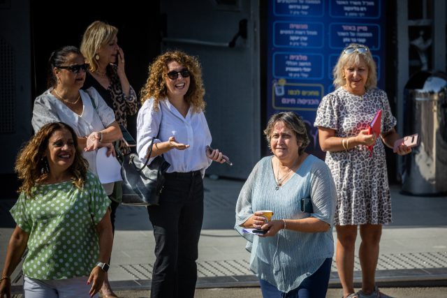 מזכ"לית הסתדרות המורים יפה בן דויד יוצאת מפגישת משא ומתן עם משרד האוצר לקראת פתיחת שנת הלימודים ובצל האיום בשביתה