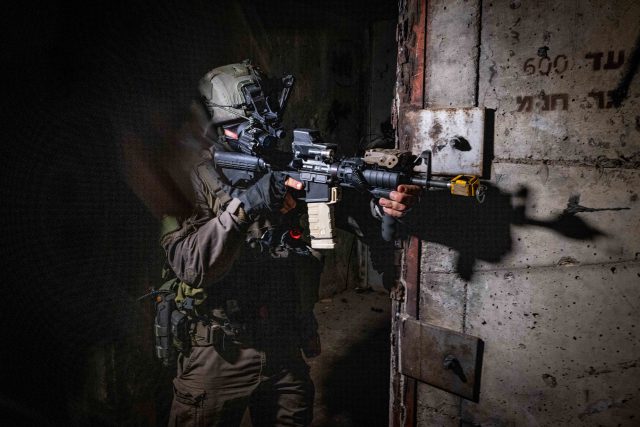 מדרון מושלג: צפו ביחידה שפורצת לבתים בתוך שניות